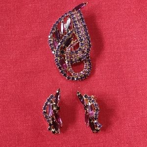 Beautiful brooch and clip on earrings